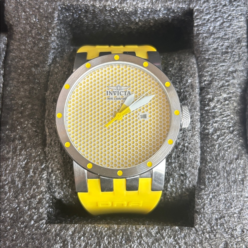 Invicta DNA 10420 – 46mm Quartz, Water Resistant